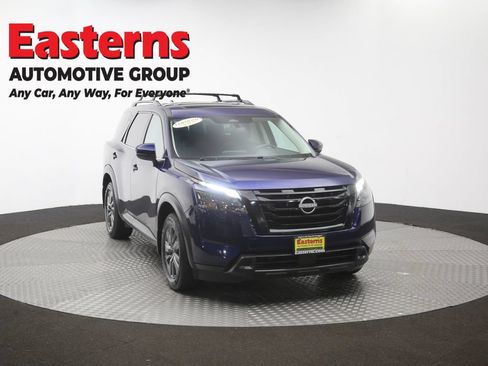 Used 2023 Nissan Pathfinder SV w/ SV Premium Package AWD/4WD image 52