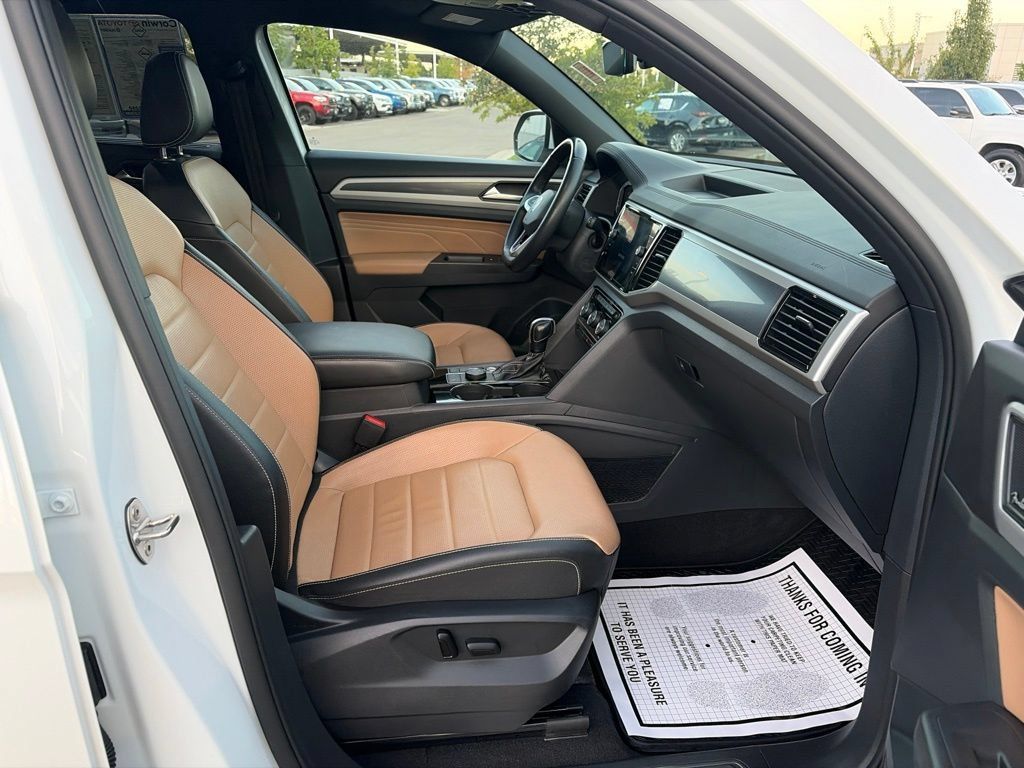 Used 2023 Volkswagen Atlas Cross Sport SEL Premium R-Line AWD/4WD image 12