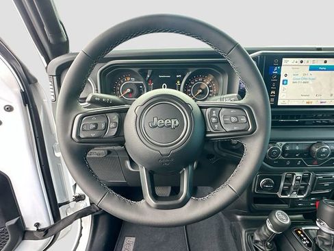 New 2026 Jeep Gladiator Sahara image 7