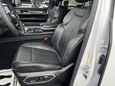 Used 2022 Jeep Wagoneer Series III w/ Convenience Group I AWD/4WD image 17