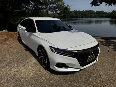 Used 2022 Honda Accord Sport image 2