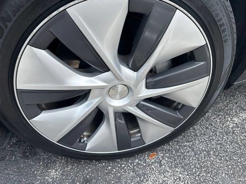 Used 2024 Tesla Model Y Long Range AWD/4WD image 6