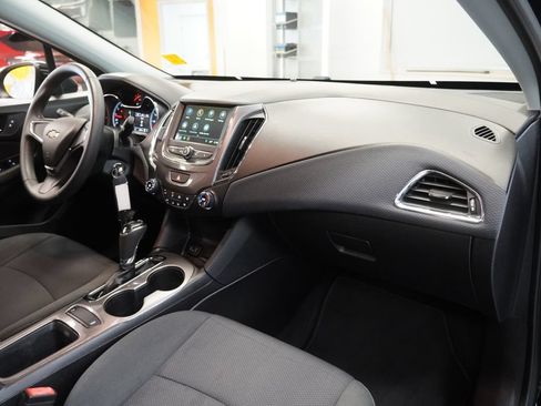 Used 2019 Chevrolet Cruze LS FWD image 32