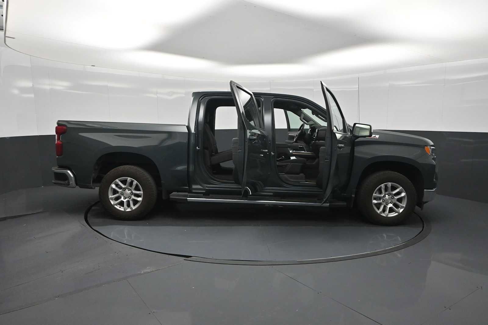Used 2025 Chevrolet Silverado 1500 LT w/ Z71 Off-Road Package AWD/4WD image 35