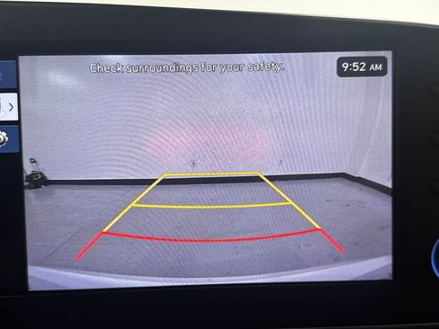 Used 2025 Hyundai Elantra SE image 9