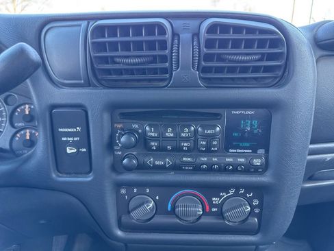 Used 2002 Chevrolet S10 Pickup LS w/ LS Preferred Equipment Group image 19