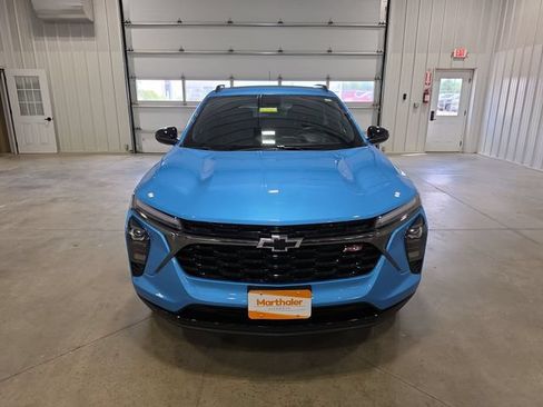 Used 2025 Chevrolet Trax RS w/ Sunroof Package FWD image 3