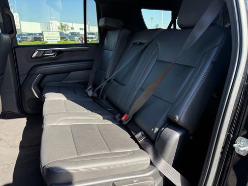 Used 2025 Chevrolet Suburban Z71 AWD/4WD image 4