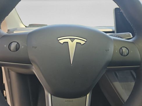 Used 2024 Tesla Model Y Long Range AWD/4WD image 19