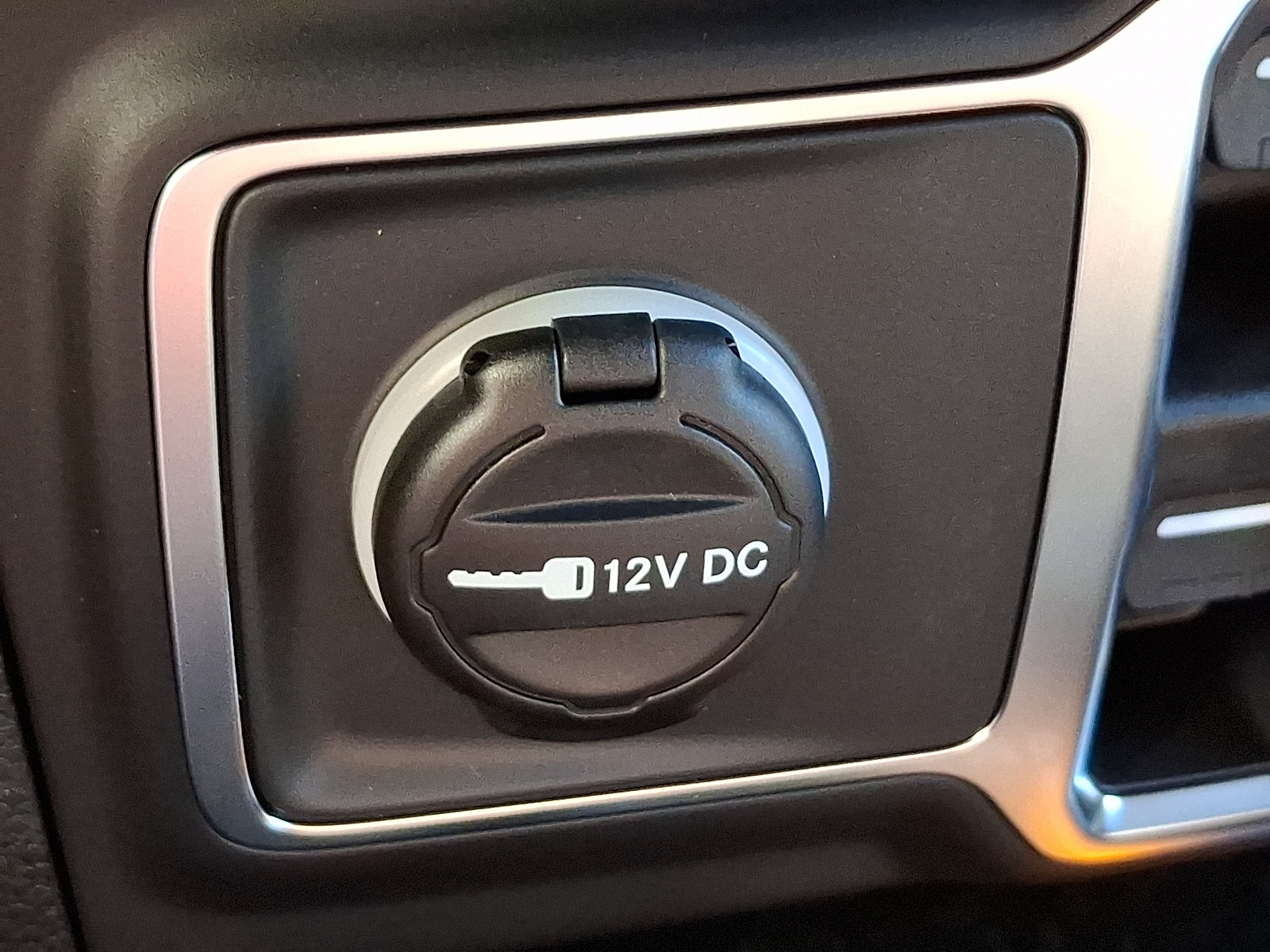 New 2027 Jeep Wrangler Unlimited Sahara AWD/4WD image 16