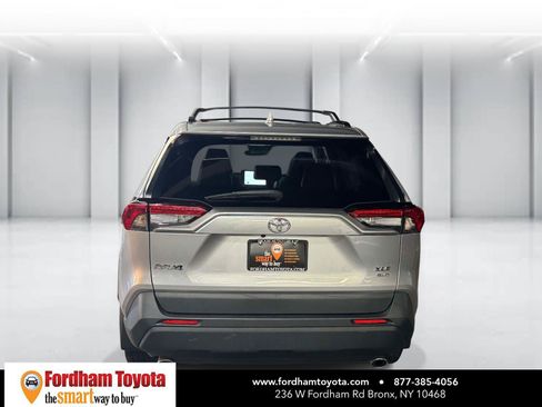 Used 2023 Toyota RAV4 XLE Premium AWD/4WD image 6