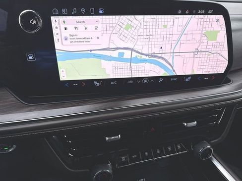 Used 2025 Chevrolet Suburban LT w/ Comfort Package image 14