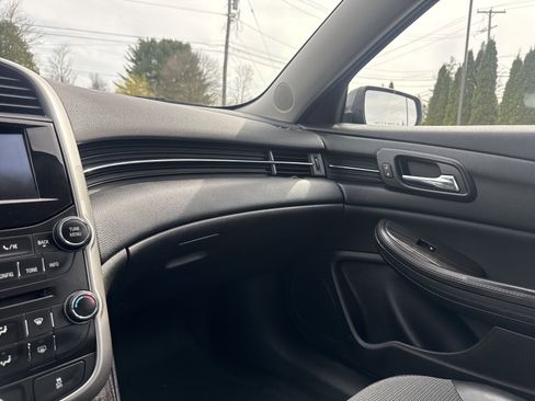 Used 2015 Chevrolet Malibu LT image 18