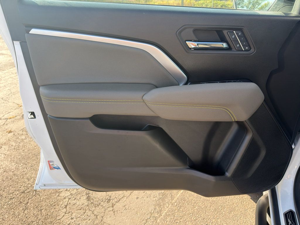 Used 2024 Chevrolet Colorado ZR2 w/ ZR2 Convenience Package III AWD/4WD image 20
