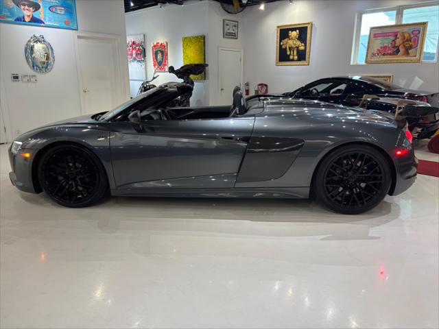 Used 2017 Audi R8 V10 w/ Carbon Exterior Package AWD/4WD image 4