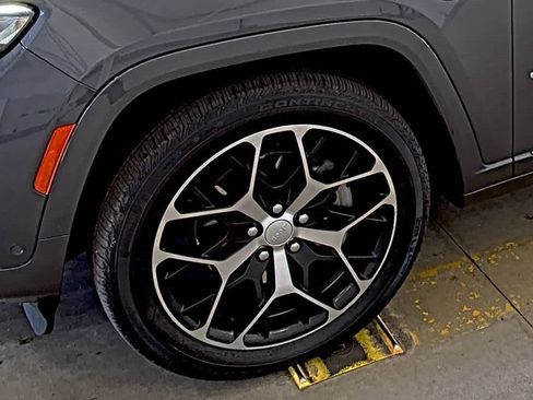 Used 2023 Jeep Grand Cherokee Summit AWD/4WD image 8