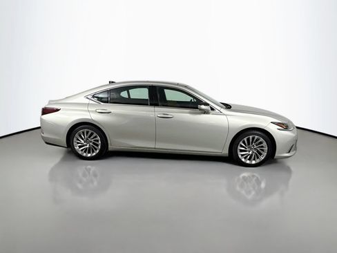 Used 2019 Lexus ES 350 Ultra Luxury w/ Accessory Package 2 FWD image 4