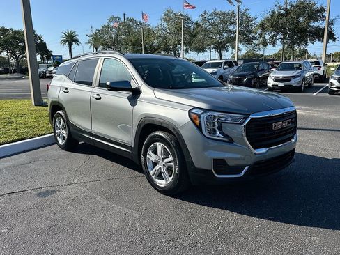 Certified 2023 GMC Terrain SLE w/ Driver Convenience Package image 4
