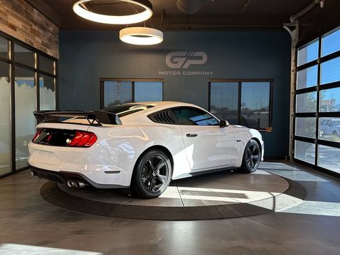Used 2018 Ford Mustang GT RWD image 3
