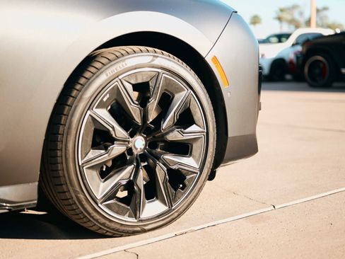 Used 2023 BMW 760i xDrive w/ Executive Package image 23