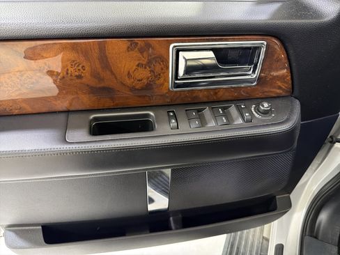 Used 2015 Lincoln Navigator 2WD image 16