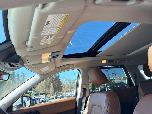 Used 2025 Nissan Pathfinder Platinum w/ Black Appearance Package AWD/4WD image 29