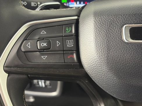 Used 2023 Jeep Grand Cherokee L Laredo AWD/4WD image 17