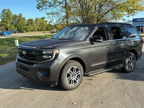 New 2025 Ford Expedition Active image 2