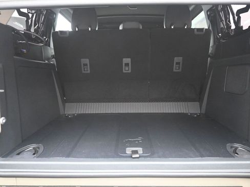 New 2025 Ford Bronco Badlands image 12