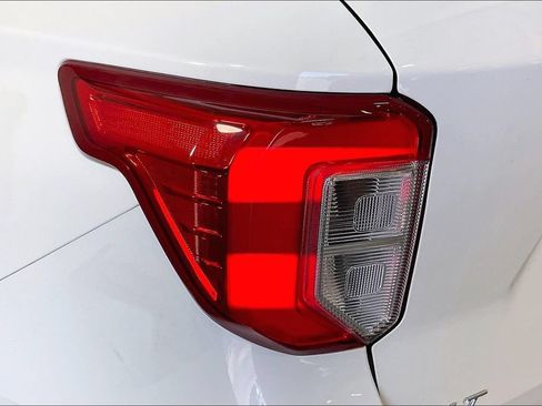 Used 2022 Ford Explorer XLT w/ Equipment Group 202A RWD image 41