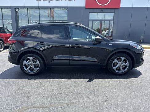 Used 2025 Ford Escape ST-Line FWD image 2