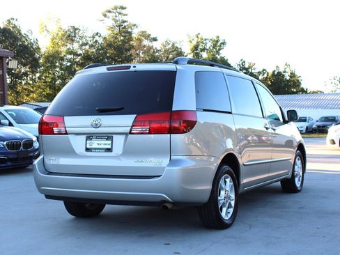 Used 2005 Toyota Sienna XLE image 7