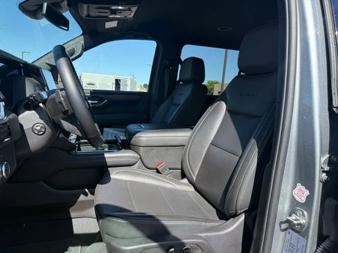 Used 2025 GMC Yukon XL Denali AWD/4WD image 13