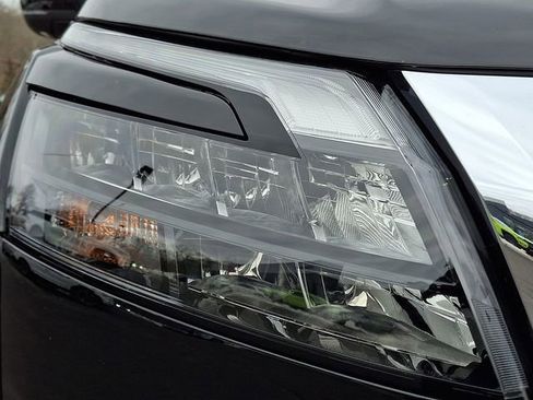 Certified 2025 Nissan Pathfinder SV image 9