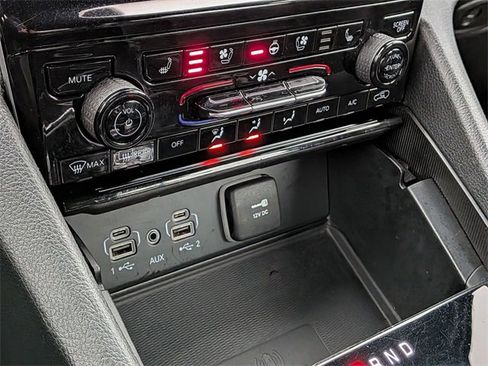 Certified 2024 Jeep Grand Cherokee L Limited w/ Luxury Tech Group II image 21