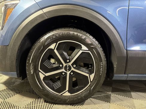 Used 2023 Kia Niro EX image 13