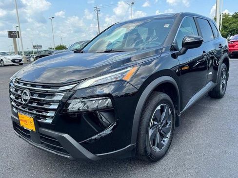 Certified 2026 Nissan Rogue SV FWD image 8