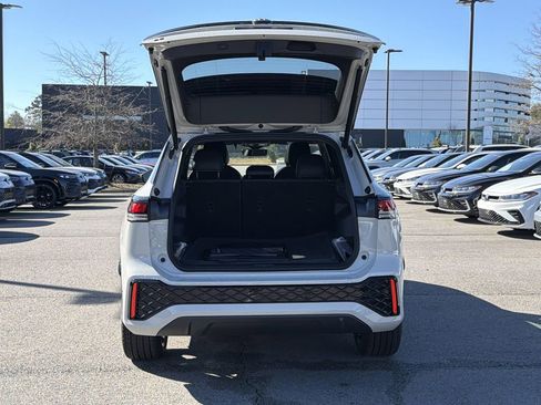 New 2026 Volkswagen Tiguan SE R-Line FWD image 15