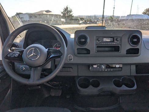 Used 2024 Mercedes-Benz Sprinter 3500 image 17