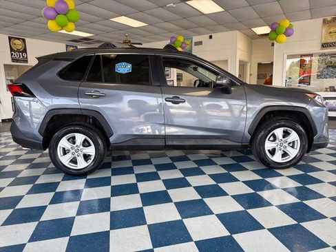 Used 2020 Toyota RAV4 XLE FWD image 8