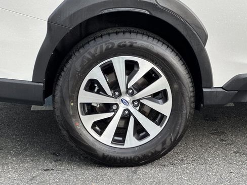 Used 2025 Subaru Outback Premium image 30