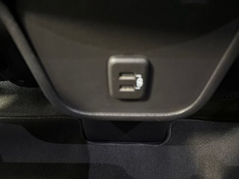 Used 2024 Chevrolet Equinox LT AWD/4WD image 12