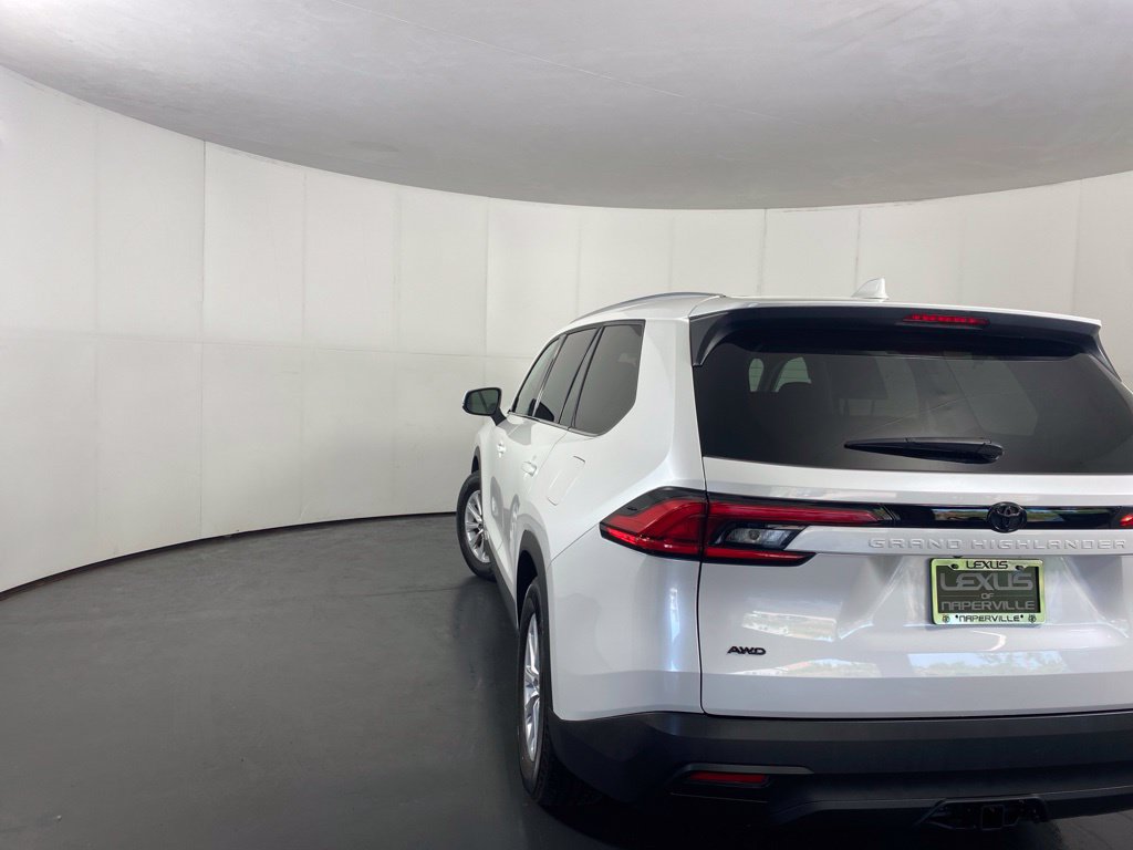 Used 2024 Toyota Grand Highlander AWD image 9