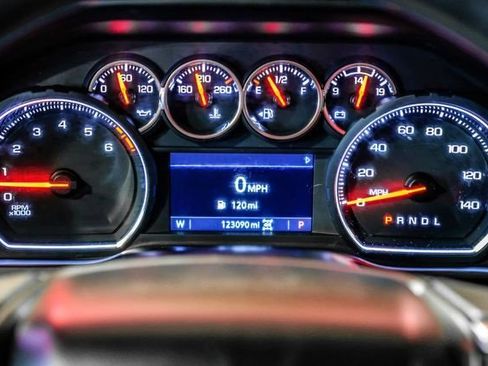 Used 2021 Chevrolet Silverado 2500 Custom w/ Custom Value Package image 18