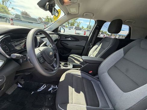Used 2023 Chevrolet TrailBlazer LT FWD image 21