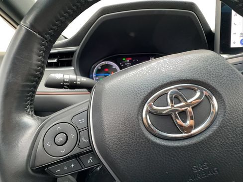 Used 2024 Toyota Venza XLE AWD/4WD image 39