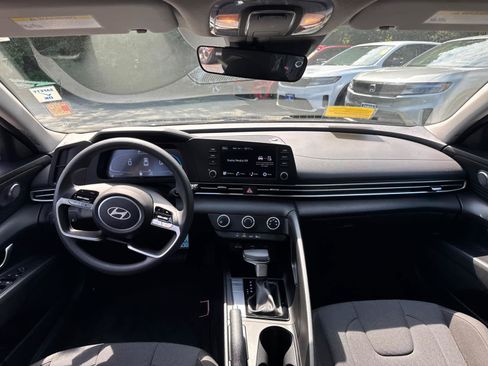 Used 2026 Hyundai Elantra SE FWD image 30
