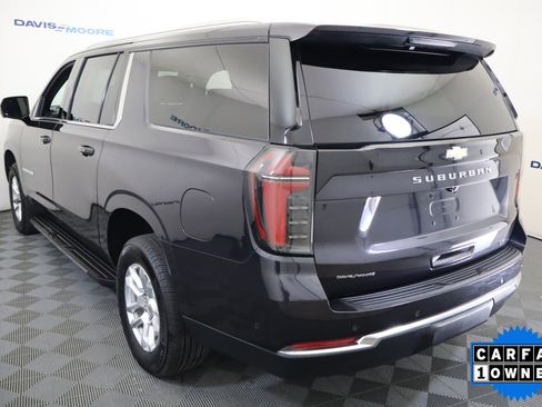 Used 2025 Chevrolet Suburban LT image 10