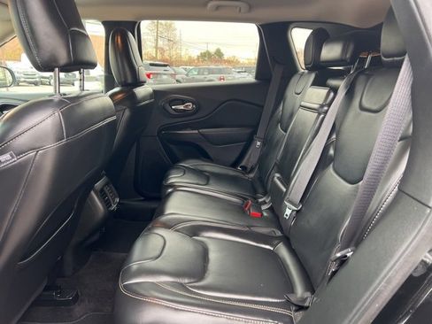 Used 2017 Jeep Cherokee Limited image 16