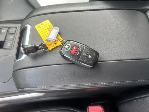 Certified 2025 Toyota Highlander XLE AWD/4WD image 27